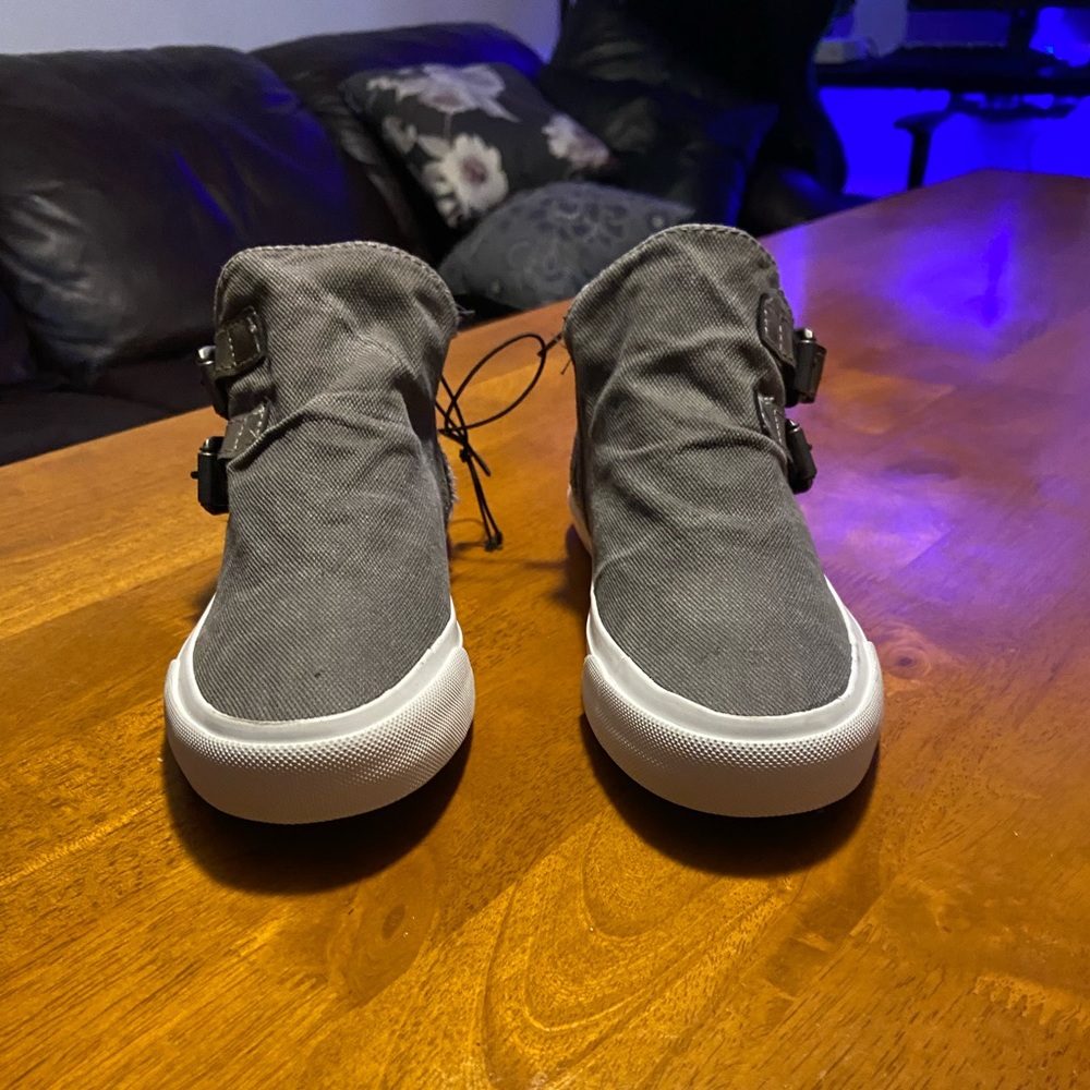 Blowfish Ankle High Gray Fashion Shoes with Side Zippers
